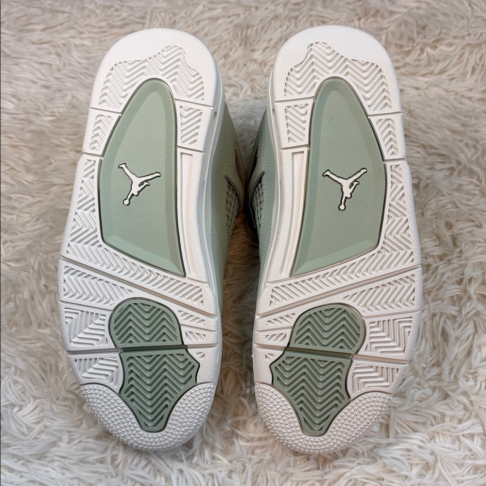Air Jordan 4 Seafoam Women’s Size 7 Sneakers Light Green Clean Condition - Picture 6 of 9